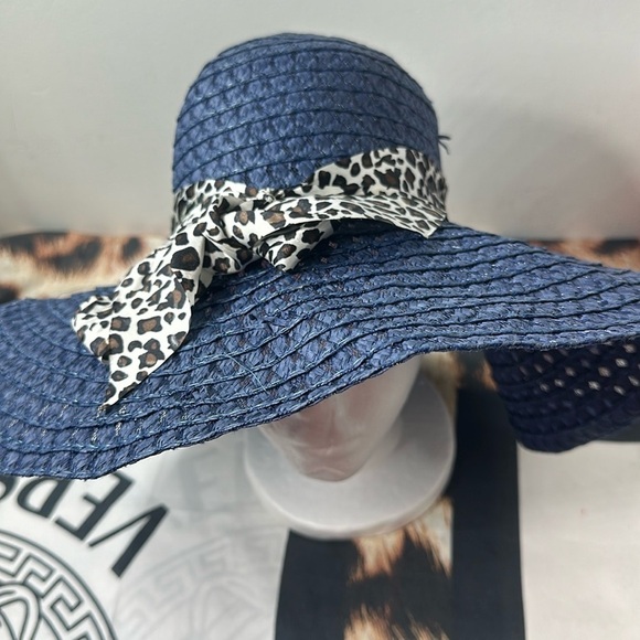 Women  hat - Picture 1 of 3